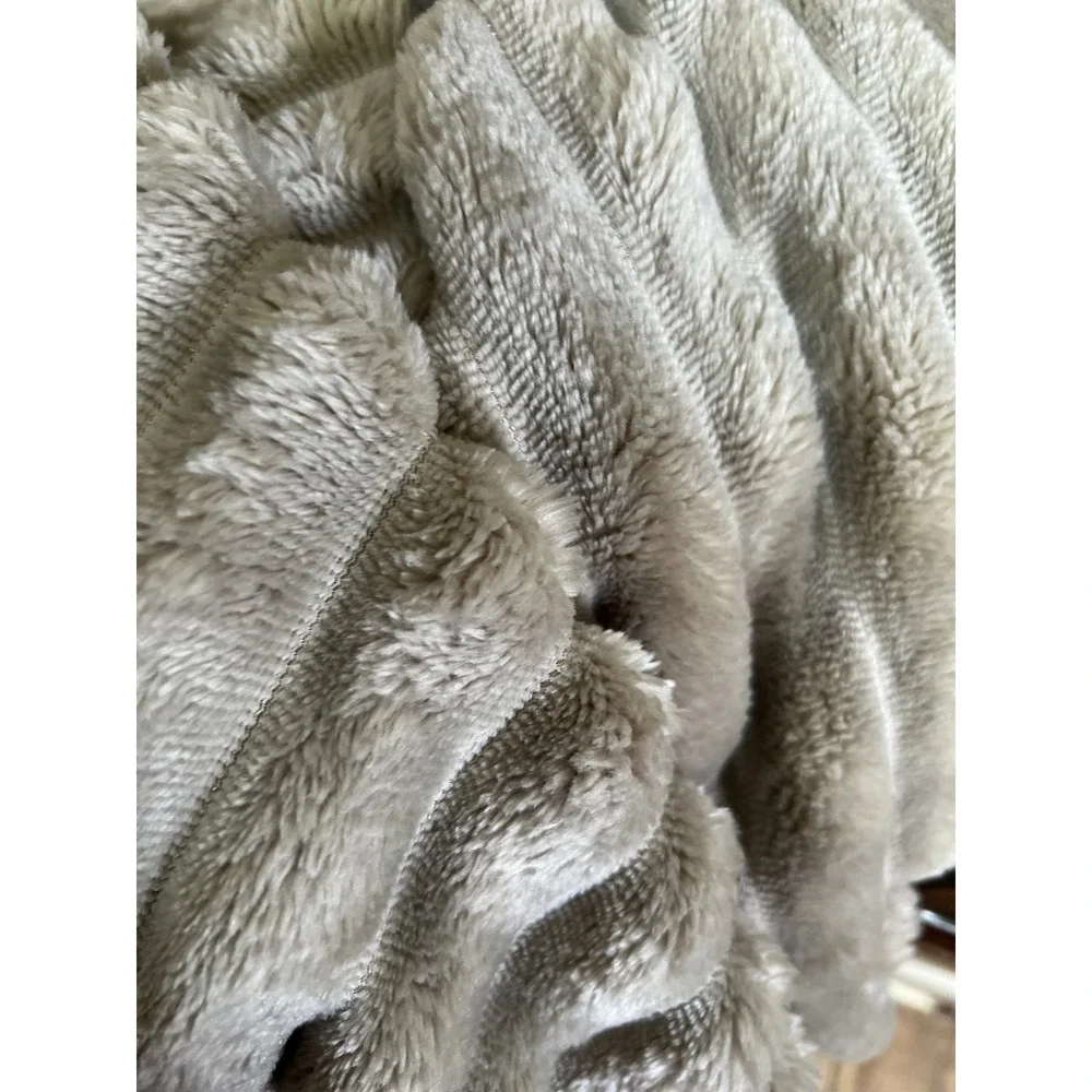 Rustic Rooster Plush Ribbed Lap Blanket Toddler Baby Throw tan gray color soft